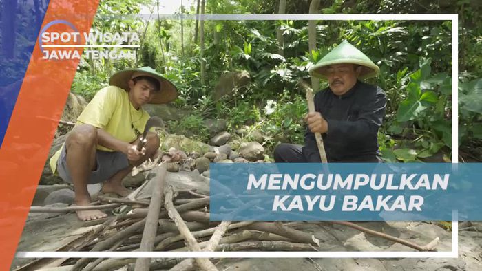 Bersama Warga Mengumpulkan Kayu Bakar di Ciseureuh Jalawastu, Jawa Tengah