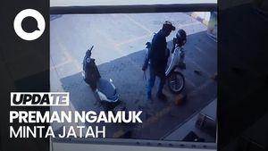 Video: Preman Bersajam Ngamuk Sambil Minta Jatah Minimarket di Palembang