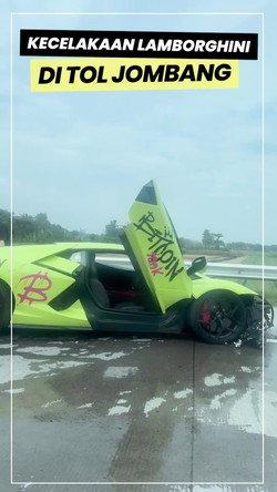  Video: Lamborghini Tabrak Suzuki Ignis di Tol Jombang