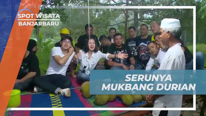 Menyantap Durian Segar di Kebun Durian Banjarbaru