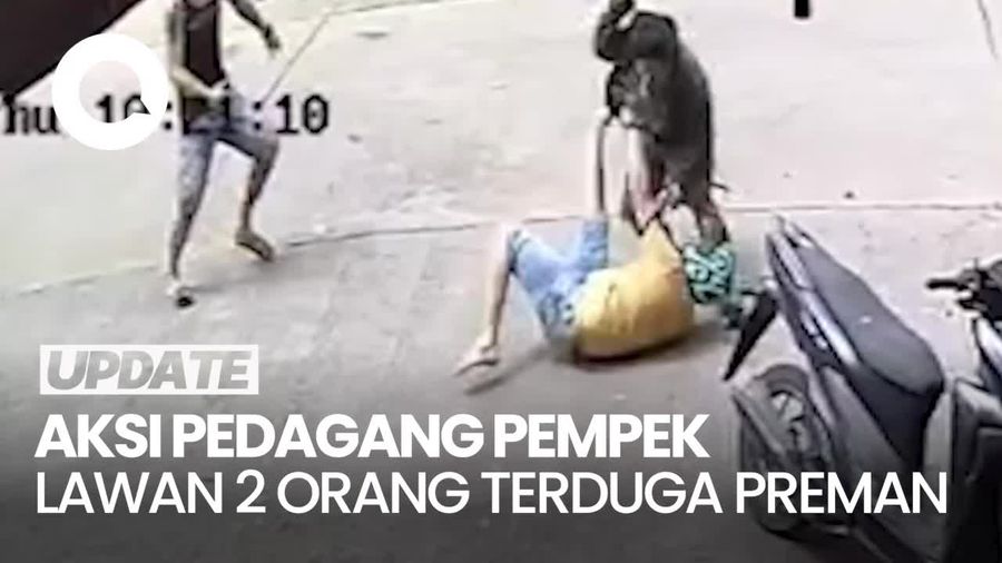 Video: Rekaman CCTV Pedagang Pempek Tikam 2 Pria Diduga Preman di Jambi