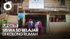 Video: Mirisnya Siswa SD di Maros Belajar di Kolong Rumah Warga