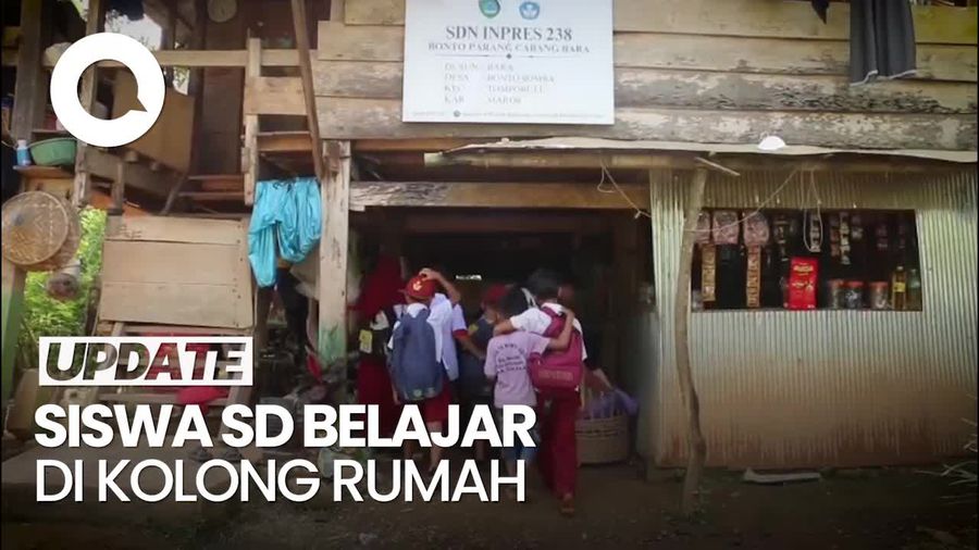 Video: Mirisnya Siswa SD di Maros Belajar di Kolong Rumah Warga