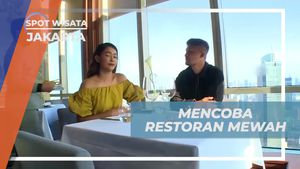 Menghadiri Fancy Dining Mewah dengan Pemandangan Kota Jakarta yang Memikat