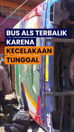 Video: Bus ALS Terbalik di Padang Panjang, Belasan Penumpang Terjepit