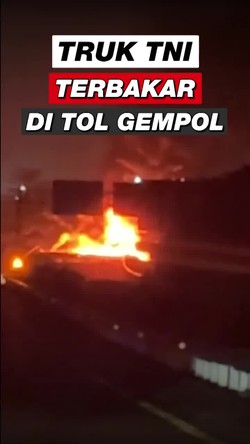 Video Truk TNI Diduga Bermuatan Amunisi Terbakar di Tol Gempol