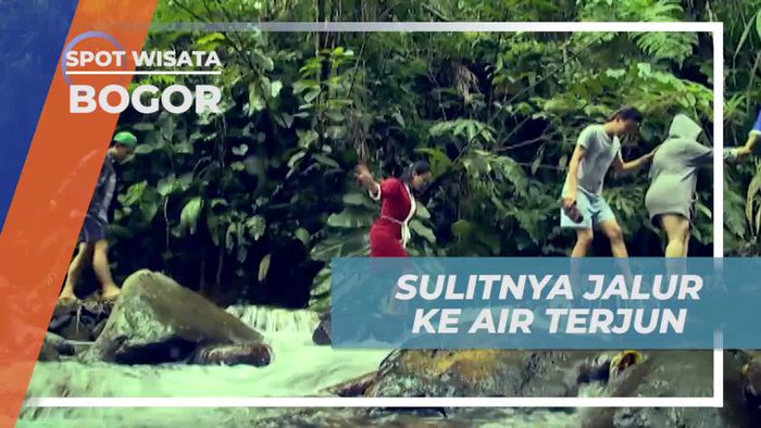 Atasi Tantangan Jalur Menuju Air Terjun yang Menantang di Bogor