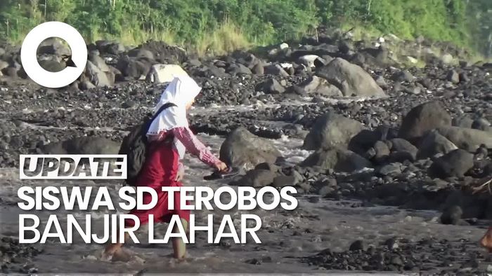 Video: Siswa SD di Lumajang Terobos Aliran Lahar Semeru Demi Ikut Ujian
