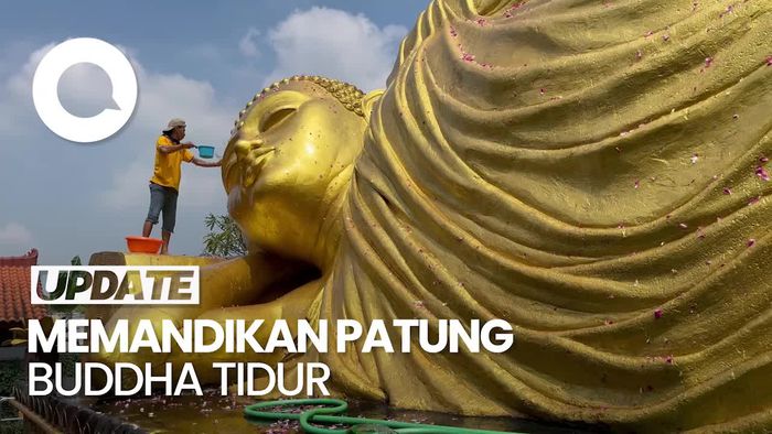 Video: Melihat Patung Buddha Raksasa Dimandikan, Sambut Waisak di Mojokerto