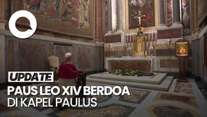 Video Momen Paus Leo XIV Berdoa Sendirian Setelah Terpilih