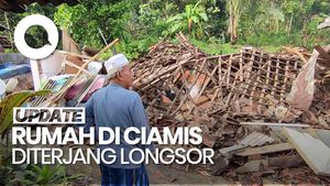 Video: Rumah di Ciamis Ambruk Diterjang Longsor, 8 Warga Mengungsi