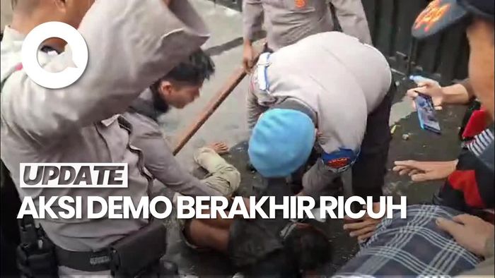 Video: Momen Kericuhan Massa Demo Tolak Tambang di Mamuju Sulbar