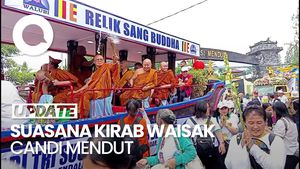Video: Ribuan Warga Semarakkan Kirab Waisak dari Candi Mendut ke Borobudur