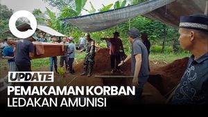 Video: Tangis Histeris Warnai Pemakaman Iyus-Anwar Korban Ledakan Amunisi