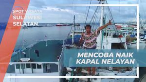 Menjelajahi Laut Lepas dengan Naik Kapal Nelayan di Pelabuhan Paotere, Sulawesi Selatan