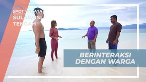 Interaksi Menyenangkan Dengan Warga Suku Bajo di Pulau Tinalapu, Sulawesi Tengah