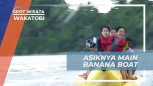 Bergembira Saat Menikmati Serunya Main Banana Boat di Wakatobi