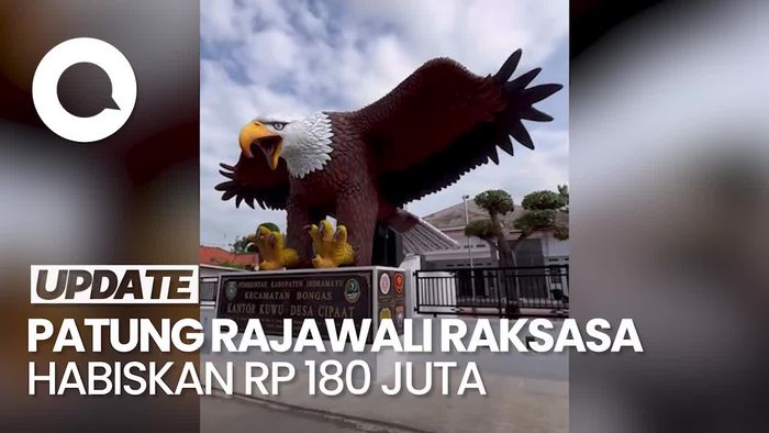 Video: Wujud Patung Rajawali Raksasa di Kantor Desa Indramayu