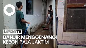Video: Banjir di Kampung Melayu Mulai Surut, Warga Bersih-bersih