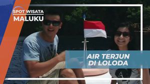 Bermain Air di Keindahan Air Terjun di Loloda, Maluku