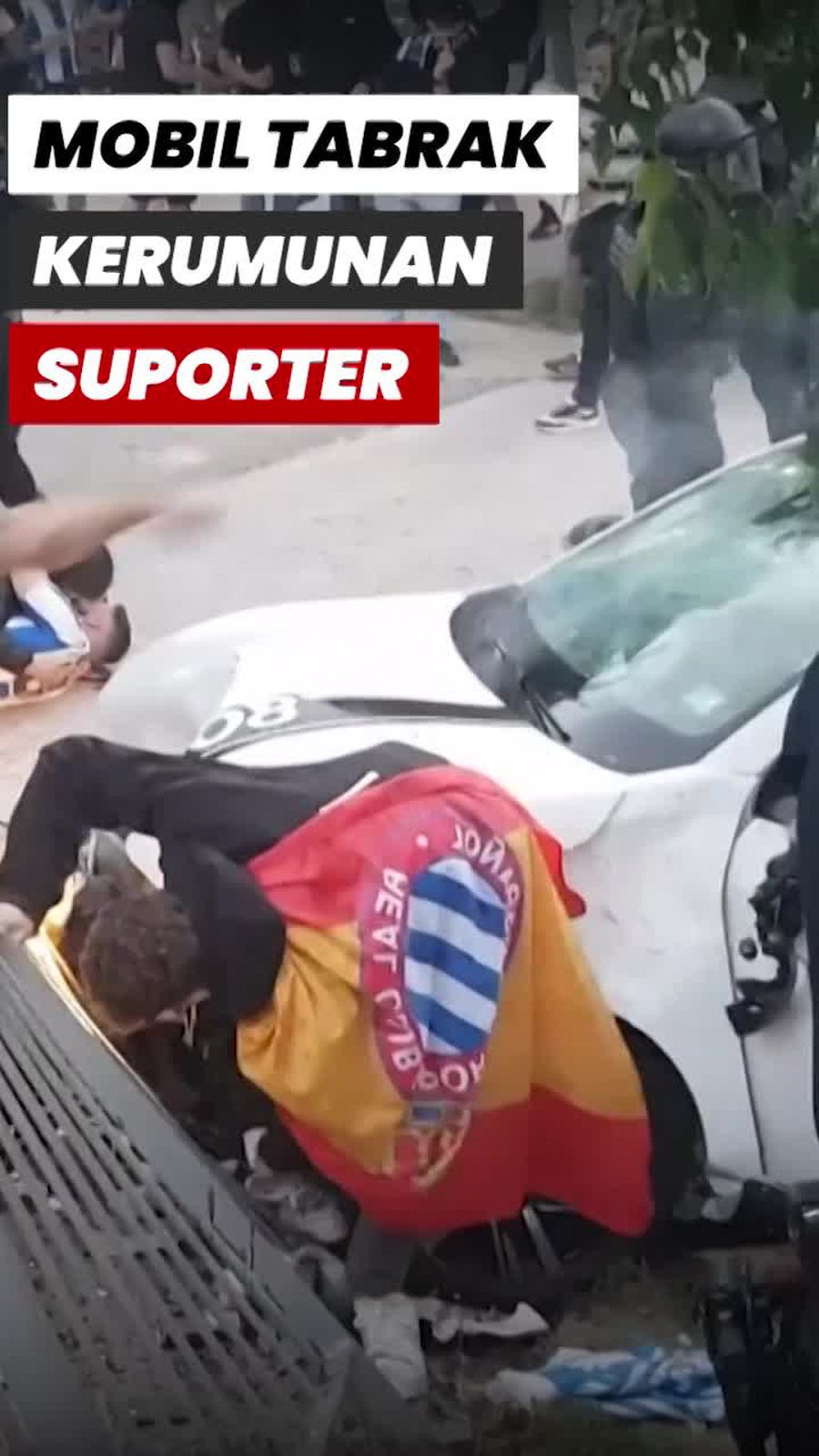 Video: Mobil Tabrak Kerumunan Jelang Espanyol Vs Barcelona, 13 Terluka