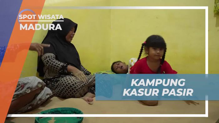 Mengintip Keunikan Kampung Kasur Pasir di Madura