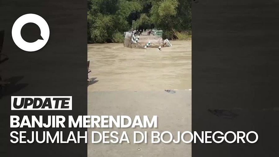 Video: Banjir di Bojonegoro, Mobil Warga Terseret Derasnya Aliran Air