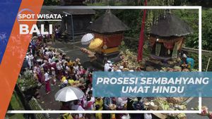 Menyaksikan Prosesi Sembahyang Umat Hindu yang Memukau di Desa Terunyan, Bali