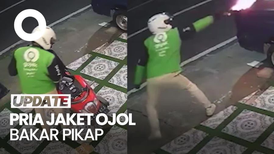 Video Rekaman CCTV Pria Jaket Ojol di Blitar Bakar Pikap