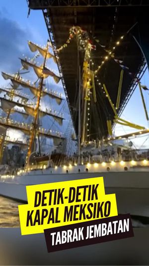 Video: Detik-detik Kapal AL Meksiko Tabrak Jembatan Brooklyn New York