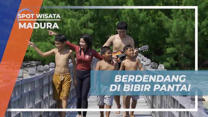 Berdendang dan Bergoyang di Bebas Pantai Gili Labak, Madura