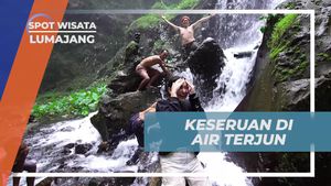 Bersenang-senang Bermain Air di Air Terjun Tumpak Sewu, Lumajang
