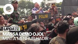 Video: Massa Demo Ojol di Patung Kuda Minta Bertemu Menhub