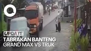 Video: Rekaman CCTV Minibus Tabrak Truk Tangki di Kisaran Karena Menyalip