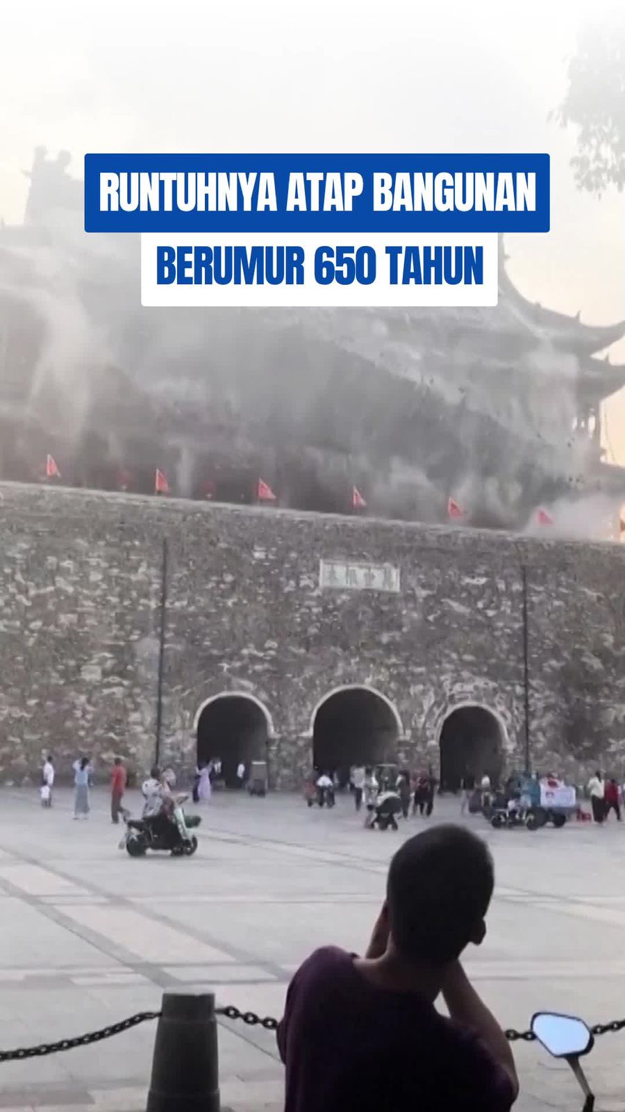 Video Penyebab Runtuhnya Atap Bangunan 650 Tahun di China Diselidiki