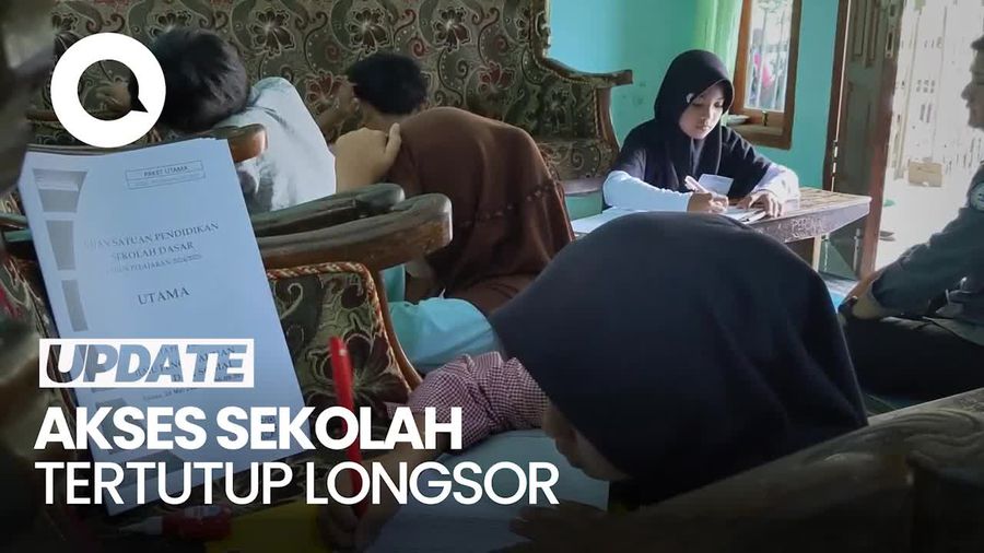 Video: Akses Tertutup Longsor, Siswa SD di Trenggalek Ujian di Rumah Warga