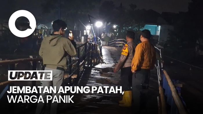 Video Kepanikan Warga Saat Jembatan Apung Bojongsoang-Baleendah Patah