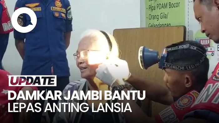 Video: Aksi Damkar Jambi Bantu Lepas Anting Lansia yang Tersangkut
