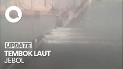 Video: Detik-detik Tembok Penahan Air Laut di Pelabuhan Tanjung Emas Jebol