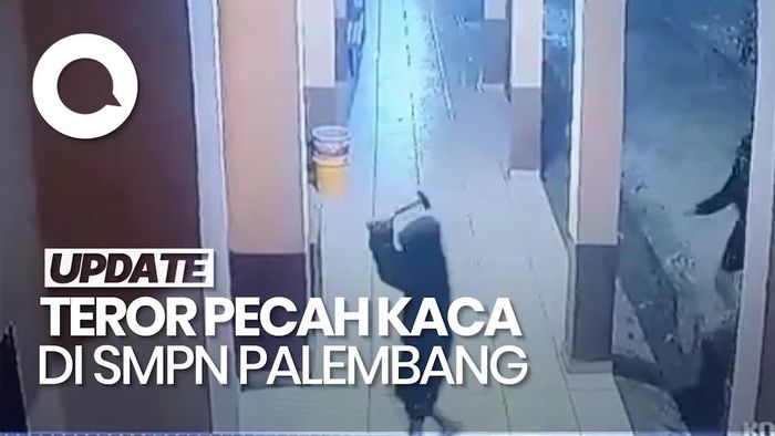 Video Aksi Teror Pecah Kaca di SMPN Palembang Terekam CCTV