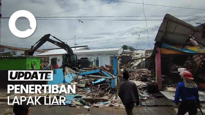 Video: Puluhan Bangunan-Lapak Liar di Sekitar Stasiun Pasuruan Dibongkar