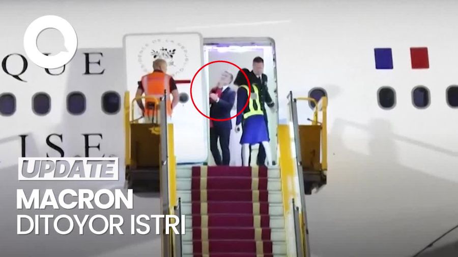 Video: Momen Presiden Macron Ditoyor Istri Saat Tiba di Vietnam