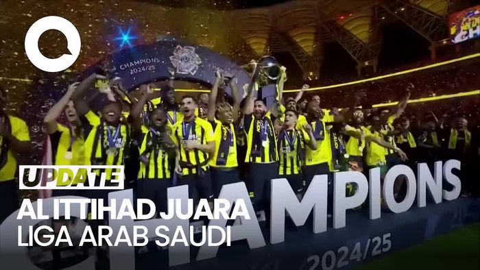 Video Al Ittihad Angkat Trofi Liga Arab Saudi