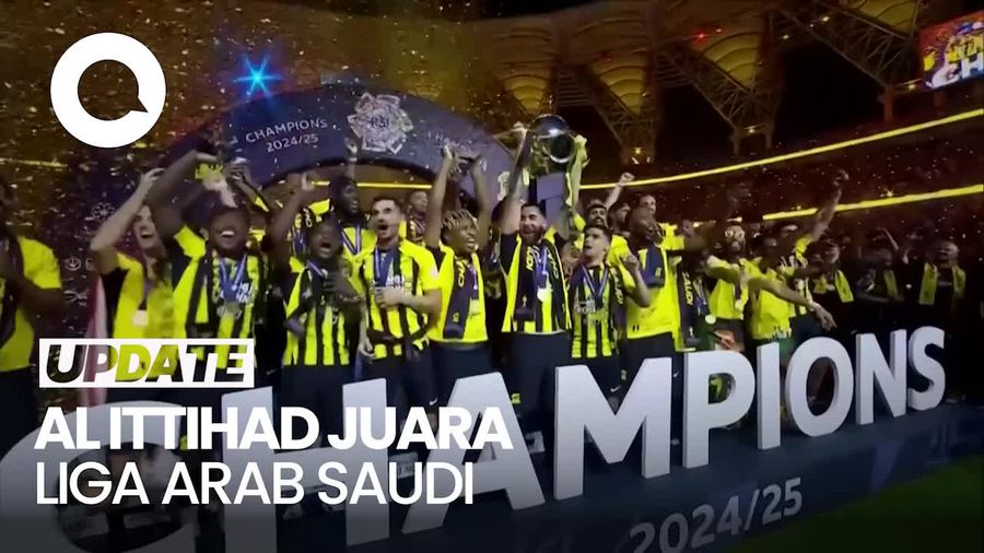 Video Al Ittihad Angkat Trofi Liga Arab Saudi