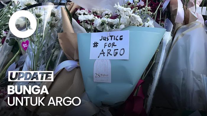 Video: Tumpukan Bunga di Patung Dewi Keadilan FH UGM untuk Argo