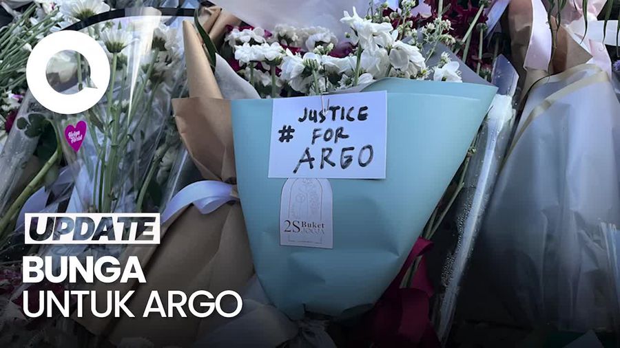 Video: Tumpukan Bunga di Patung Dewi Keadilan FH UGM untuk Argo