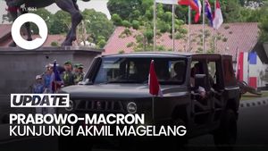 Video: Prabowo Sopiri Macron Naik Maung saat Tiba di Akmil Magelang