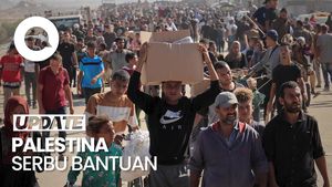 Video: Momen Warga Palestina Serbu Bantuan di Tengah Deru Peluru