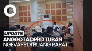 Video: Heboh Anggota DPRD Tuban Asik Ngevape Saat Rapat Paripurna