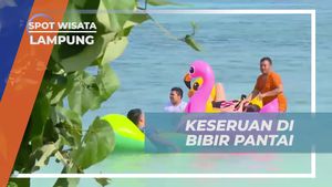 Bersantai di Bibir Pantai Bersama Floaties, Lampung